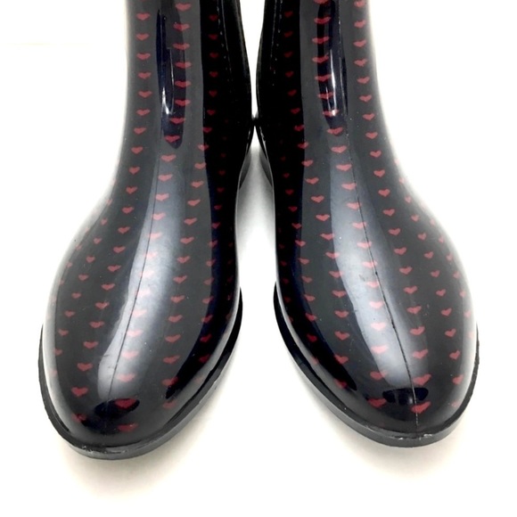 HENRY Ferrera Heart Print Ankle Rain Boot In Black With Red Heart - Picture 3 of 10